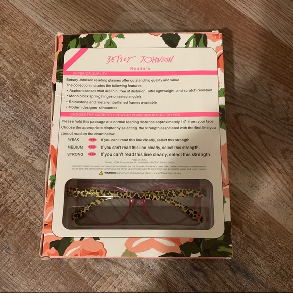 NIB Betsey Johnson Reading Glasses Set - Picture 3 of 7